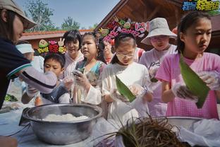 博主：昨晚京沪之战韩瑀豪临危受命，首次担任国安队比赛翻译角色